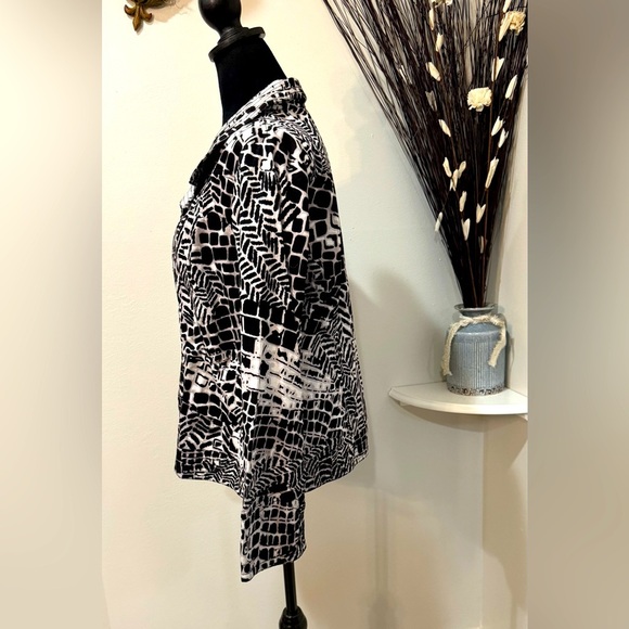 Chico’s size 1 Button-Up Black and White Dress Jacket US size Medium - Picture 4 of 10